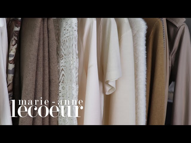 How To Add Color To A Neutral Wardrobe - une femme d'un certain âge