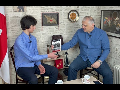 გიორგი ლომაია, სტუდია „ლურჯა ცხენების“ ნიჭიერი მოსწავლე სტუდიის ხელმძღვანელ ნანა ბალახაშვილთან ერთად