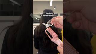 A hair straightening comb that’s infused with oil! ✨ King Steam Straightening Comb