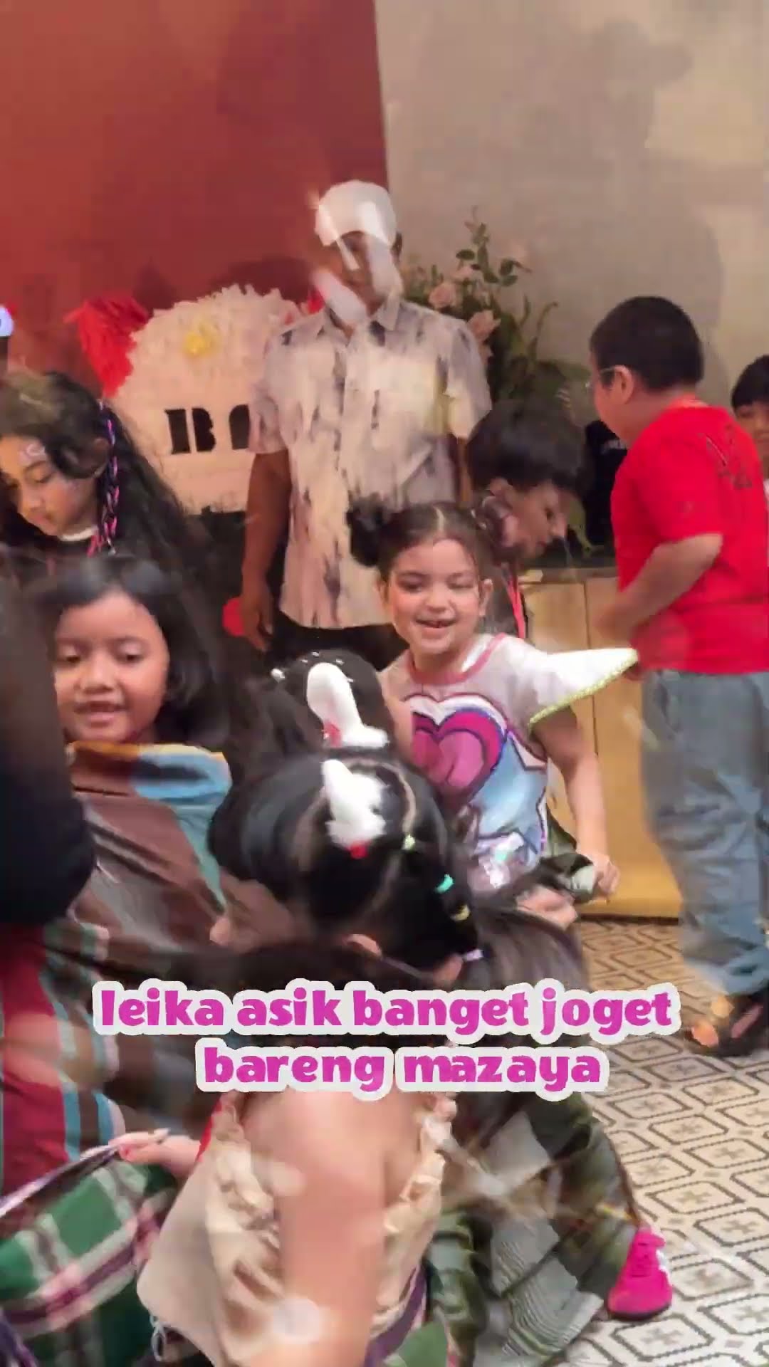 INI BARU NIH LEIKA MAZAYA JOGET PAKAI SARUNG ?? #leika #shorts #viralvideo