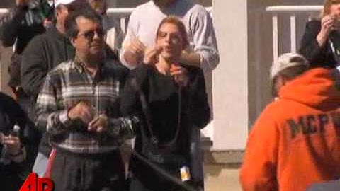 Bubble-blowers Try to Break World Record