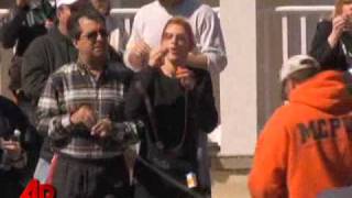 Celebrity Bubble-blowers Try to Break World Record Profile