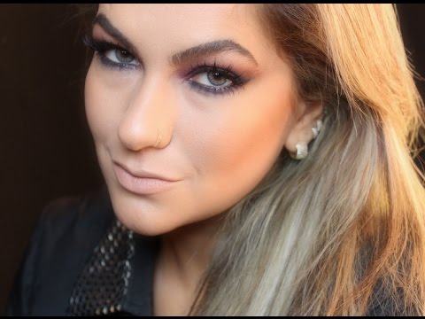 ALICE SALAZAR MAQUIA COM LENTES DE CONTATO CINZA