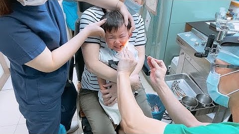看醫生ㄧ秒落淚 | 台中J神醫 | 美麗兒診所 | 護士阿姨拿糖果給維維吃【書維在哪裡】#醫生 #護士 #糖果 #美麗兒診所 - 天天要聞