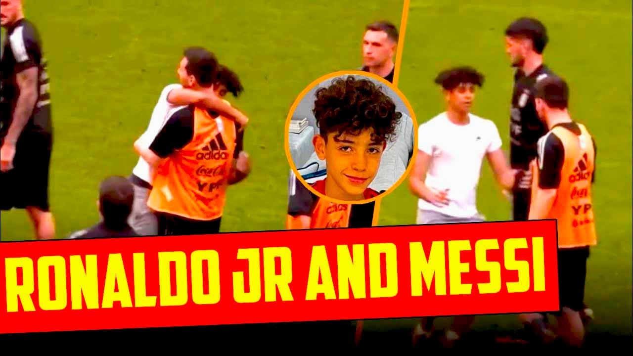 The Way Lionel Messi Looks At Cristiano Ronaldo: Viral Videos