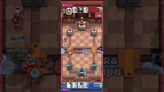 Segurando um combo insano @gellones #clashroyale