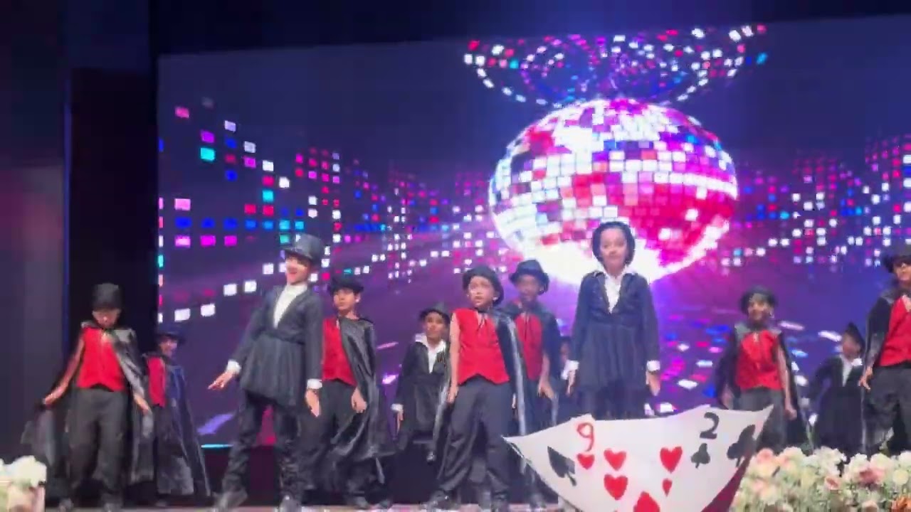 Aaj main upar aasma niche #dhurandhar2teaser #friends #funny #annualfunction #dance #ranveersingh 