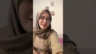 Jilbab Cokelat Dan Kacamata 