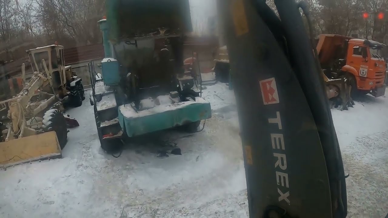 Еще один участок дороги привели в порядок. Долбим расширяем дорогу.Очистка дорог.