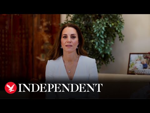 Videó: Ismerje Meg Kate Middleton Ruhájának Történetét