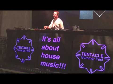 Viktor Flores cerró el Tentacle Summer 2016 con este temazo!