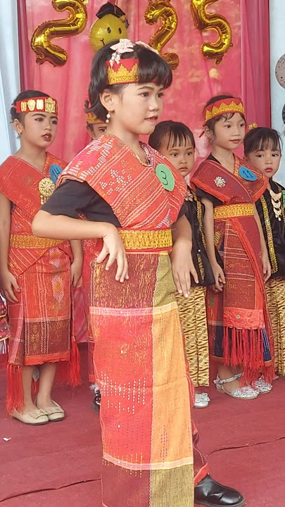 FASHION SHOW PAKAI ULOS BATAK TAMPAK KEREN DAN ELEGAN #tradisibatak #danautoba #news #sumut #batak