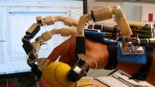 HEXOTRAC Hand exoskeleton