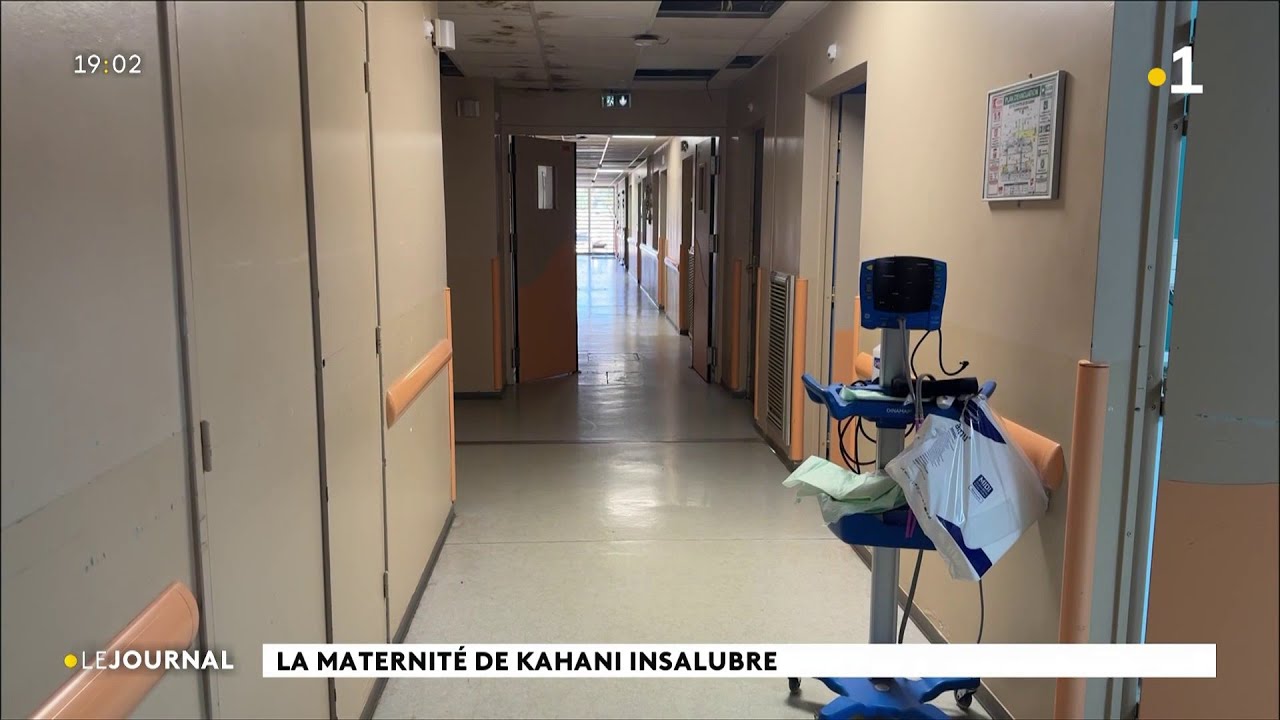 Des soignants et des patientes résignés face au délabrement de la maternité de Kahani