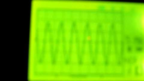 Wien Bridge Oscillator, with oscilloscope and sound