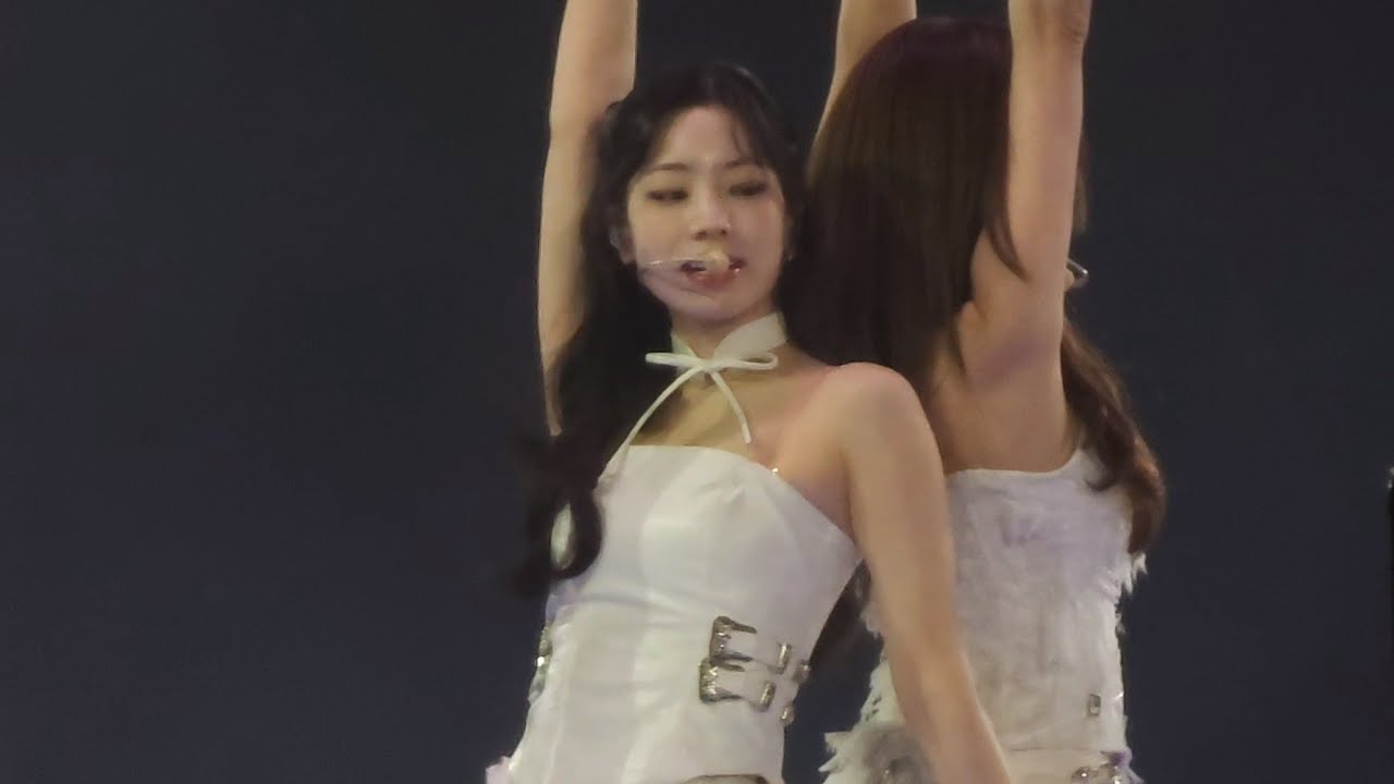 [FANCAM] TWICE (트와이스) - This is For x Strategy | This is For World Tour in Bulacan 2025.10.04 [4K]