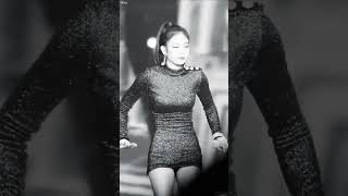 She is so hot 💗🖤