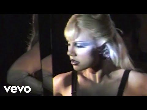 Putar Plastic - Slayyyter