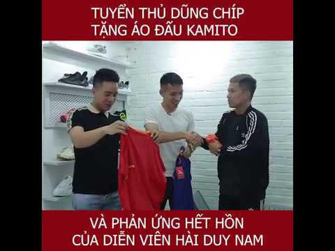 Video Đỗ Kim Phúc khen đẹp, được tuyển thủ Đỗ Hùng Dũng tặng... - youtube