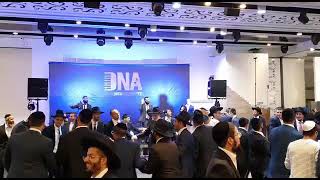 הקלידן דוידי נחשון & הזמר מיכאל אזולאי & דור אסרף, בניגון הצ"צ מתוך חתונה🔥🔥🔥