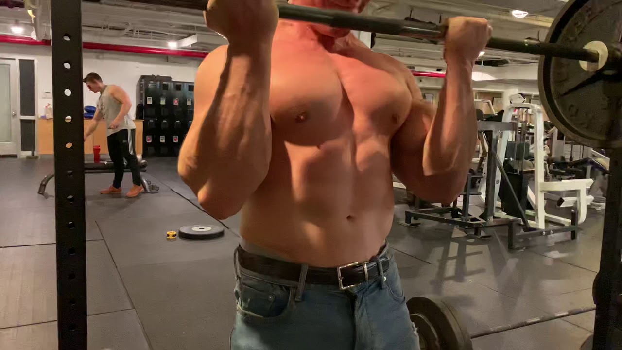  Barbell Curls
