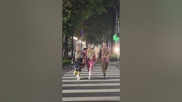 Phản ứng của người đi đường khi trang phục Lào xuất hiện tại Hà Nội    #maysaagailao