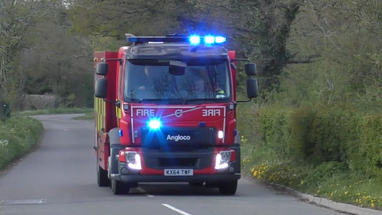 Suffolk Fire & Rescue Service - Newmarket Water Carrier responding 06 ...