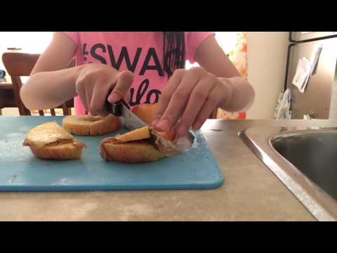 How to make apple peanut butter sandwich / FACE REVEAL????????