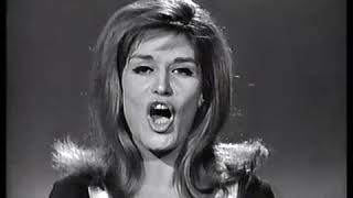 DALIDA, Al macchiettario.