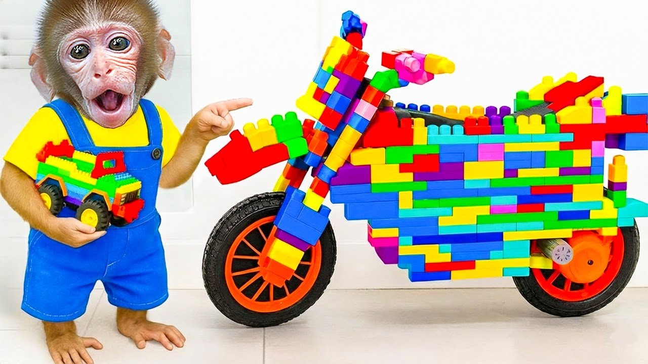 Mono BuBu Construye un coche LEGO McQueen con el pequeño mono y juega a los coches - MONO BUBU ESP