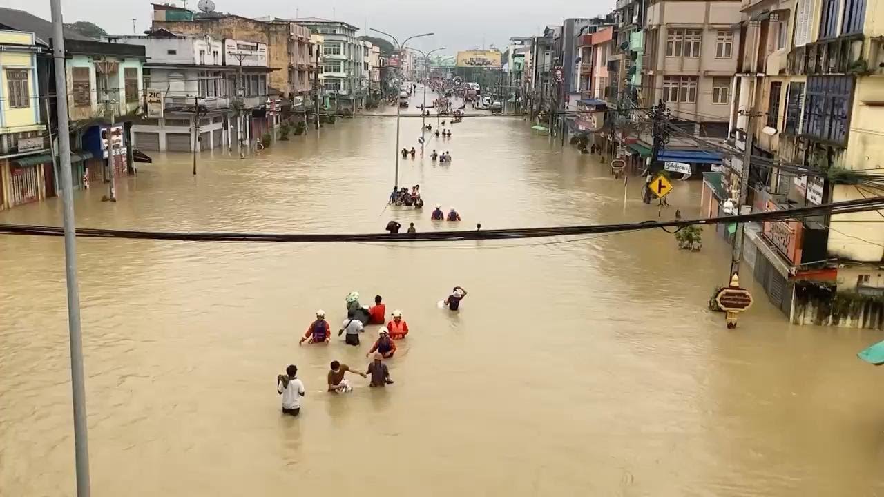 Floods displace thousands of people in Myanmar - YouTube