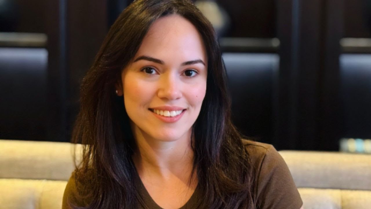 Elaine Sousa: A ateia mais odiada pelos Pastores.