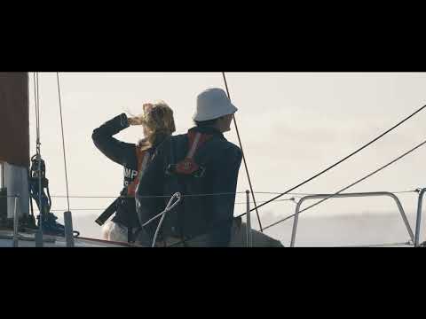 Sailors' tribute to Charlie Dalin