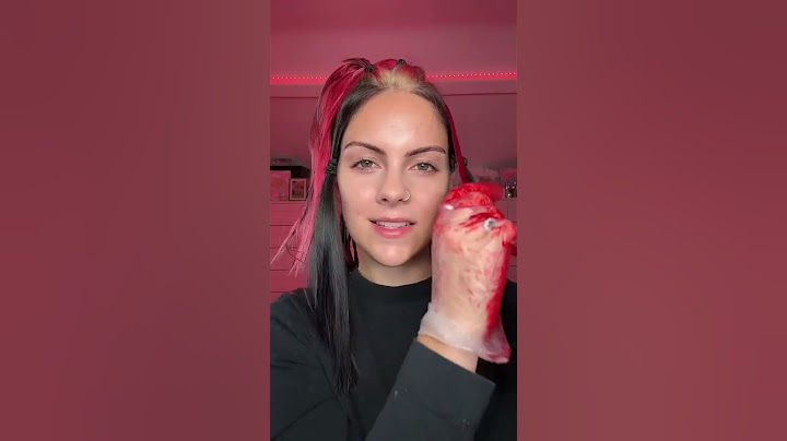 Freshly Bleached Roots znamenají jednu věc... ​⁠@sophiehannahhair Red Hair Dye 🍓 #hairdye