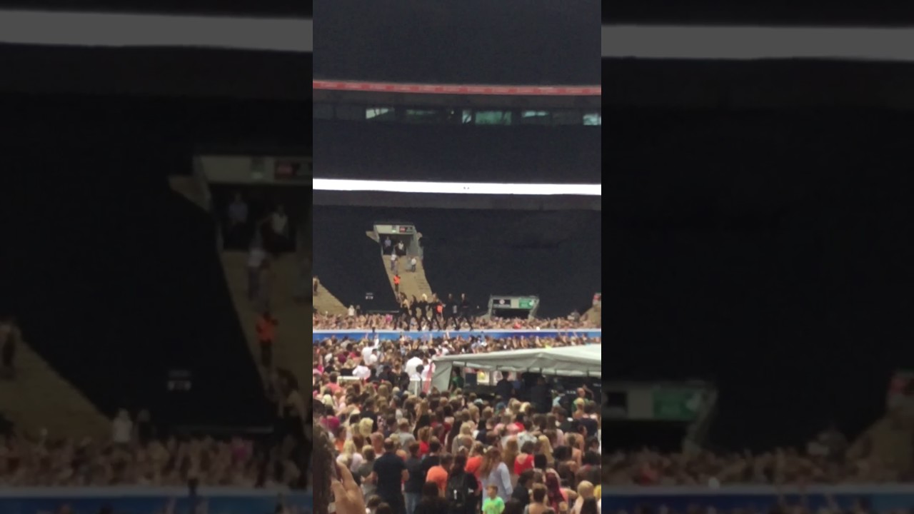 Dua Lipa Summertime Ball 2017 - Blow Your Mind