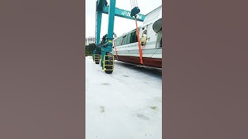 uplift boat belimbing🛥️ dengan menggunakan travel lift (75 ton)