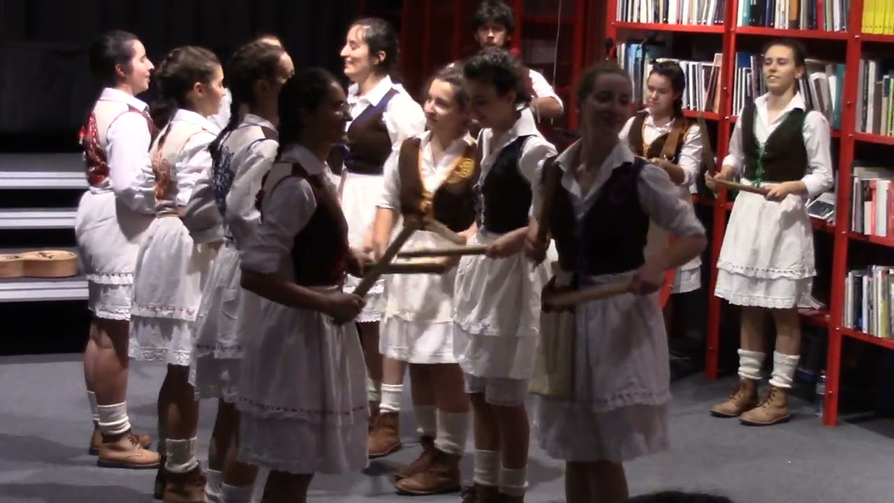 GRUPO DE PAULITEIRAS DE MIRANDA do ORFEÃO UNIVERSITÁRIO DO PORTO