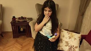Evde Gizem Kırmızı Yanak Zeynep