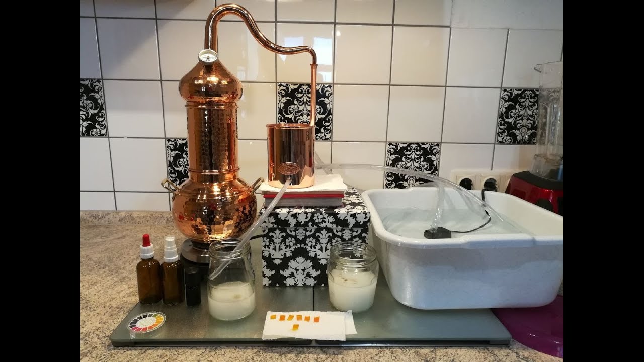 Übung in Destillation mit Nelken - Nelkenhydrolat