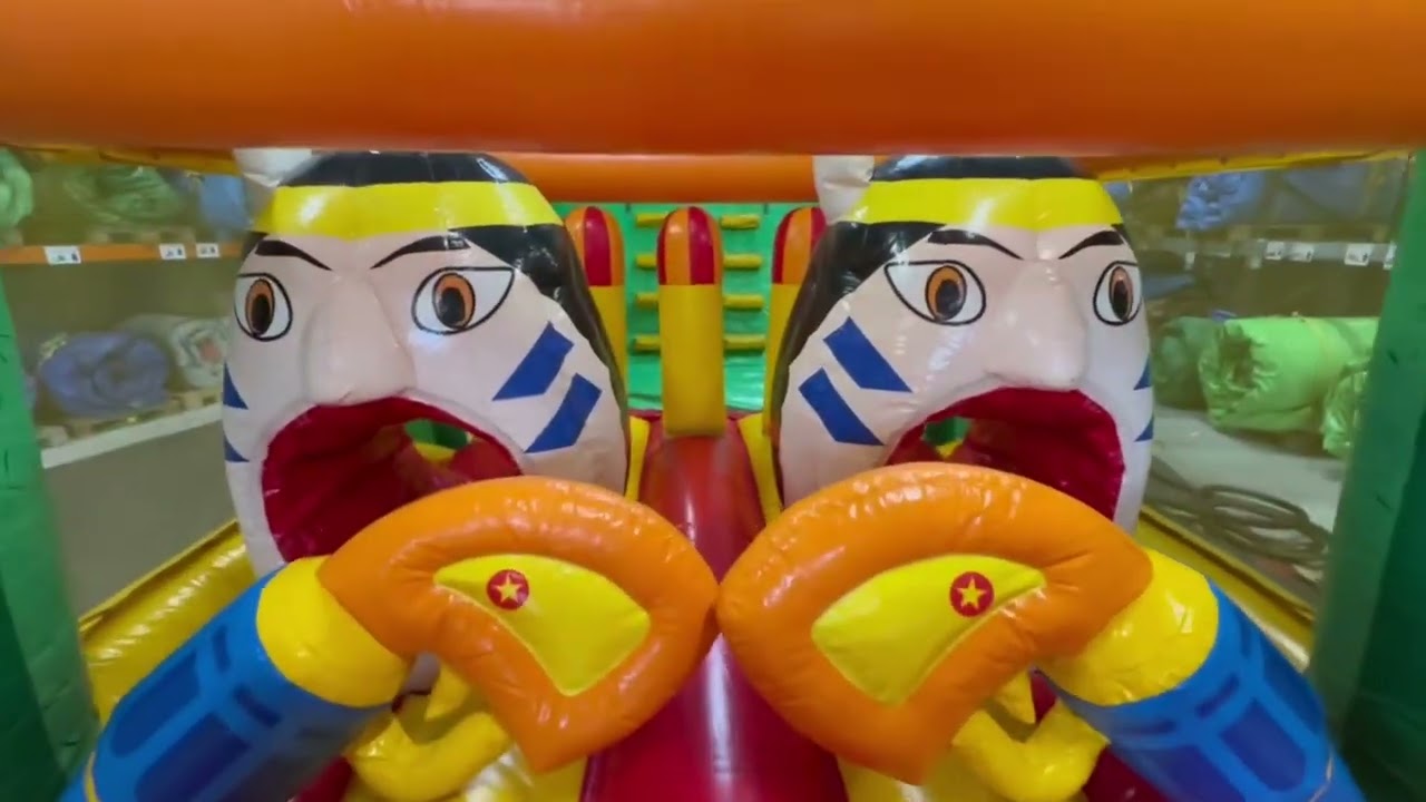 Parcours Western Gonflable Terraland : Toboggan Géant et Aventures Déjantées !