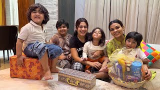 ￼ Singapore se aaye gifts 