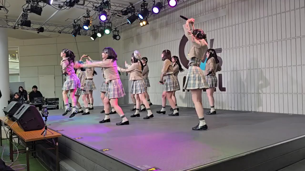 ≒JOY 4th シングル発売記念スペシャルリリースイベントあべのキューズモール 3Fスカイコート