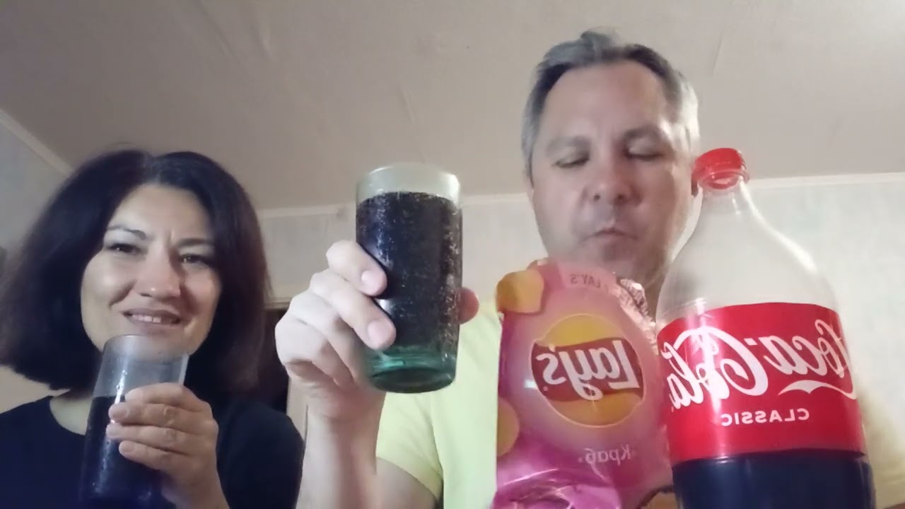 МУКБАНГ. КУШАЮ ЧИПСЫ ЛЭЙС СО ВКУСОМ КРАБА И ПЬЮ КОКА-КОЛУ