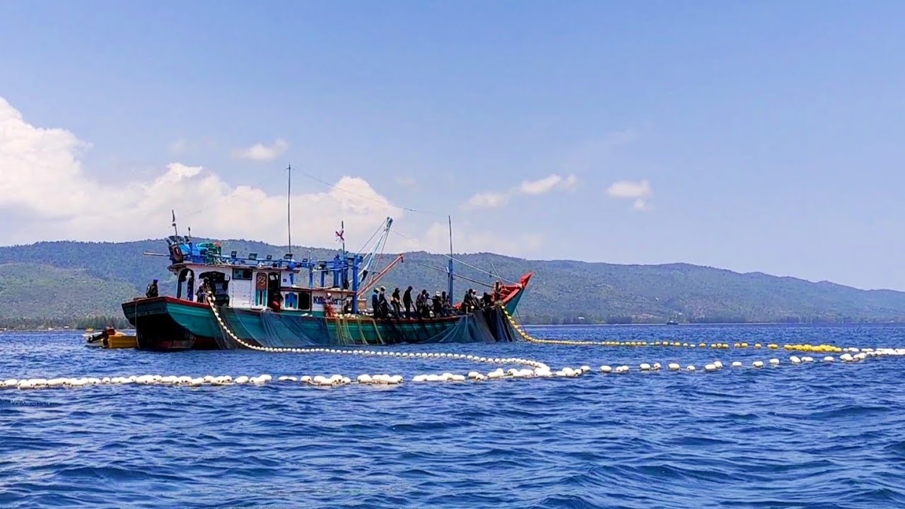 PUKAT CINCIN, Ternyata Begini Cara Nelayan Indonesia Menangkap Ikan Di Laut