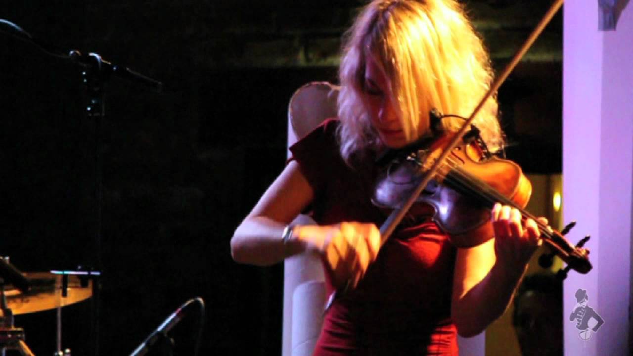 Watch Neuschnee - Epizentrum // The Singer Songwriter Circus 'Krystal Kingdom' on YouTube Watch Neuschnee - Epizentrum // The Singer Songwriter Circus 'Krystal Kingdom' on YouTube