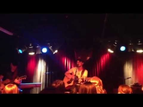 Greg Bates - Kissing