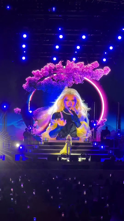 Christina Aguilera: 'Beautiful' (Live at Aldar Experts Growth Forum 2025)🇦🇪 #xtina #aldar #abudhabi