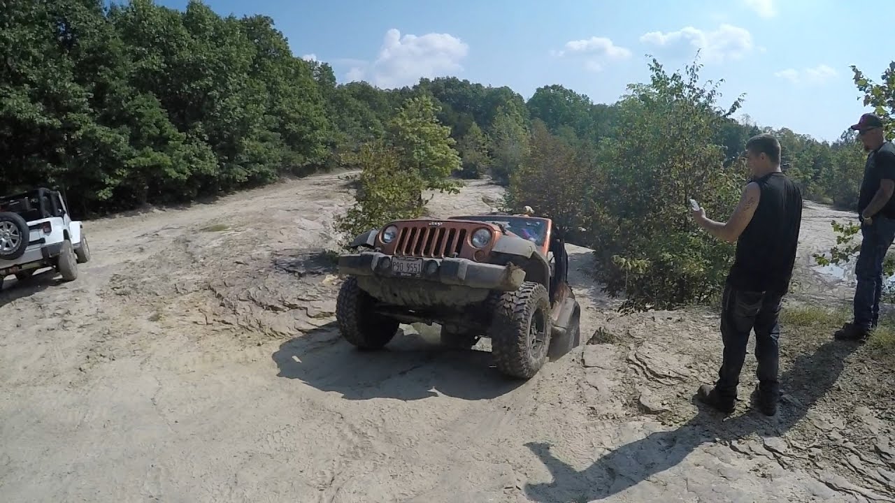 Jeep Wrangler JK Sport rock crawling in rock quarry at The Badlands Off ...