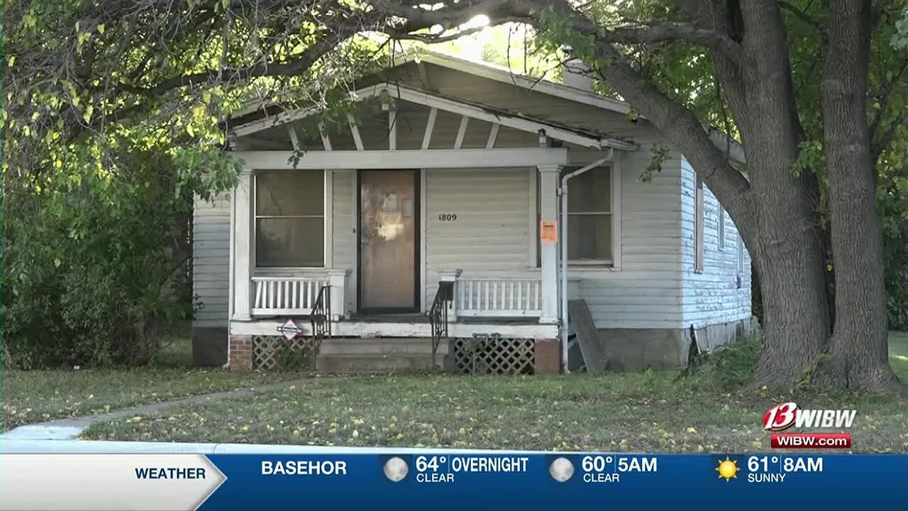 TFD respond to early Sunday morning house fire in Central Topeka - YouTube