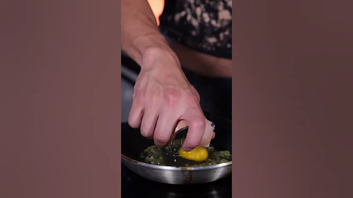 Normalize frying eggs in ginger scallion oil and n...